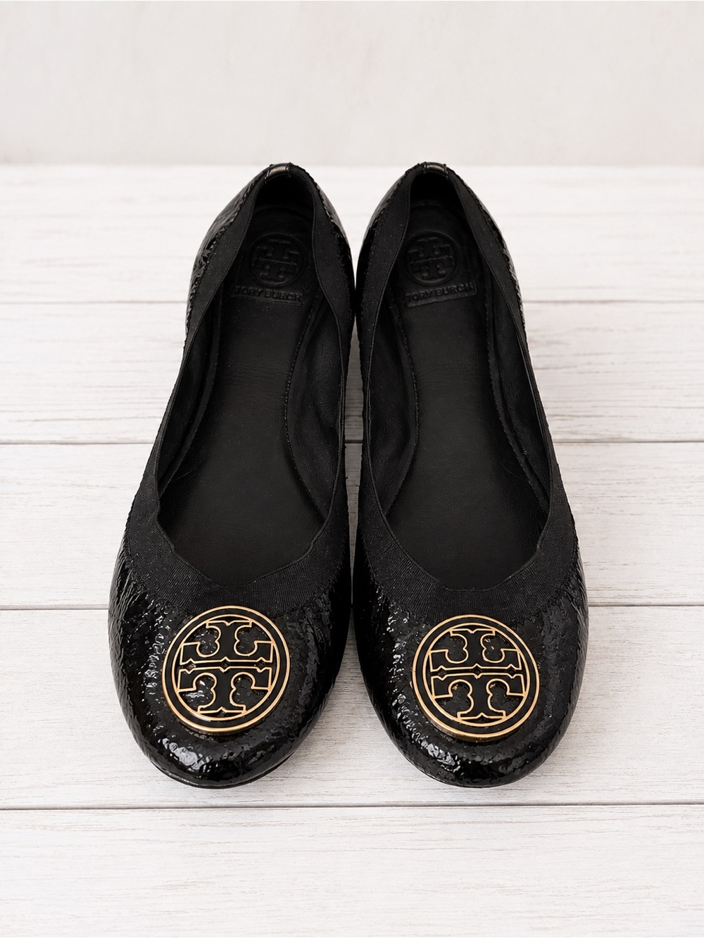 Tory Burch Caroline Black Pebbled Patent Leather Gold Emblem Ballet Flats SZ 10